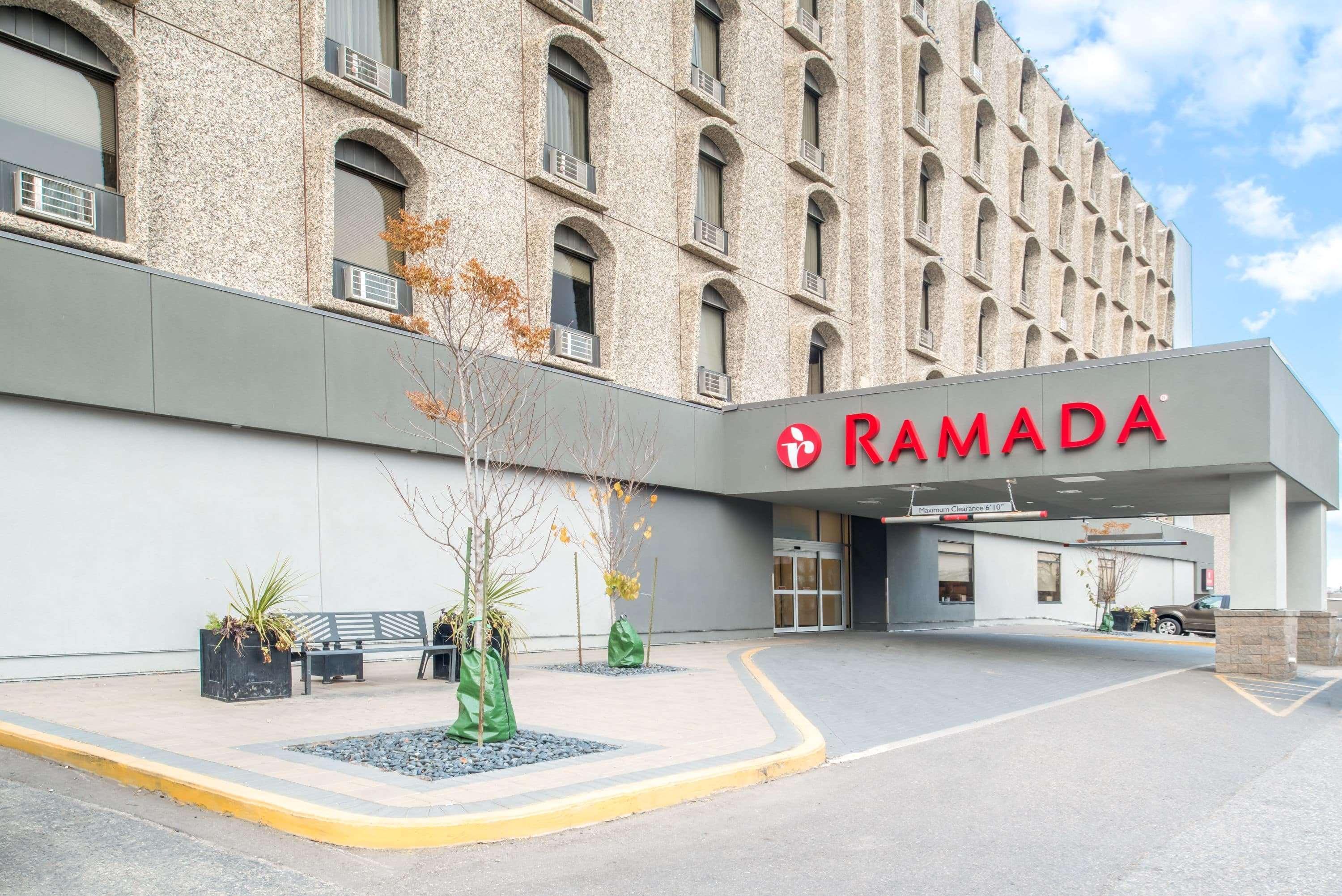 Hotel Ramada By Wyndham Saskatoon Exterior foto