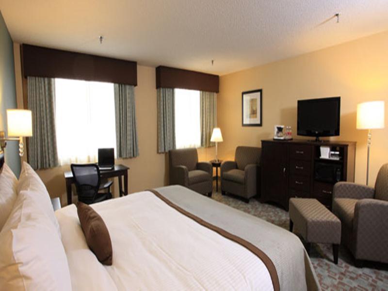 Hotel Ramada By Wyndham Saskatoon Exterior foto